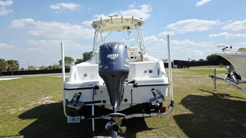 Slide: The Image of 2007 Hydra-Sports Vector 2200 VX boat with outboard motor. - 3