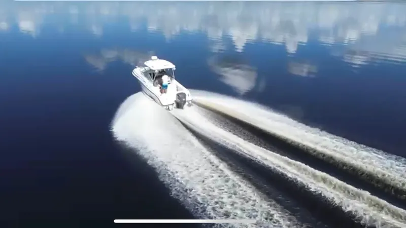 Slide: The Image of 2007 Hydra-Sports Vector 2200 VX on calm water. - 6