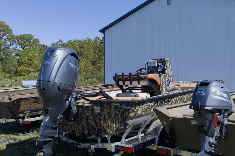 Slide: The Image of Avid 20 Rogue CC 2026 boat with Yamaha outboard motors, parked outdoors. - 5