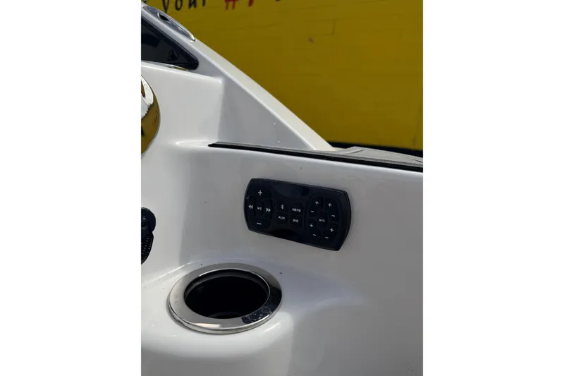 Slide: The Image of Control panel and cup holder on 2026 Yamaha Boats 252S. - 9