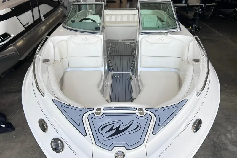 Slide: The Image of 2007 Monterey 248LS Montura Bowrider with white seating and sleek design in showroom. - 10