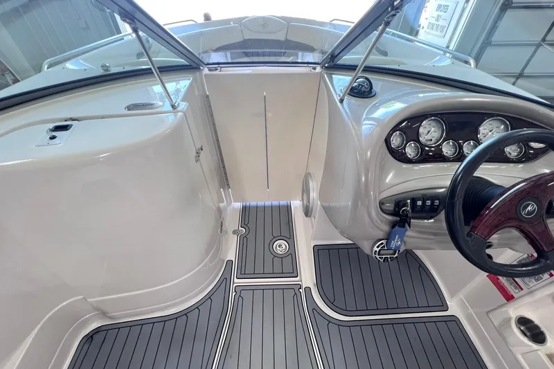 Slide: The Image of 2007 Monterey 248LS Montura Bowrider cockpit with steering wheel and instrument panel. - 23