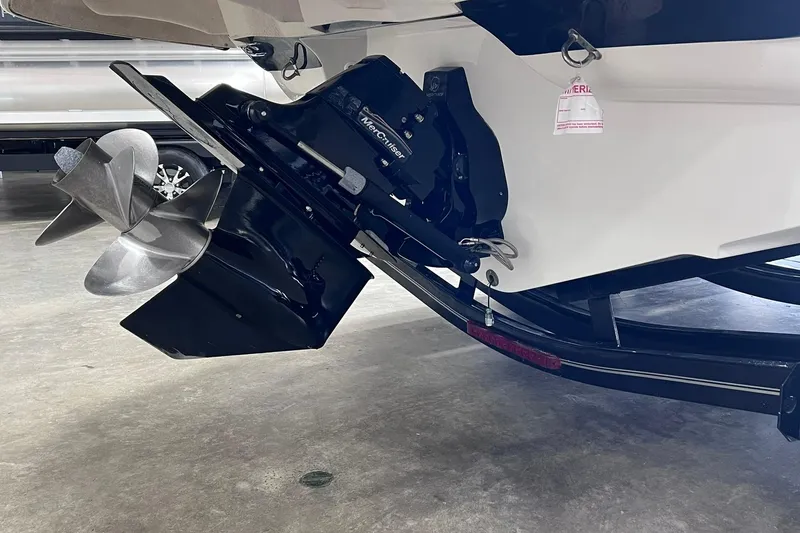Slide: The Image of Rear view of 2007 Monterey 248LS Montura Bowrider with MerCruiser outdrive. - 37