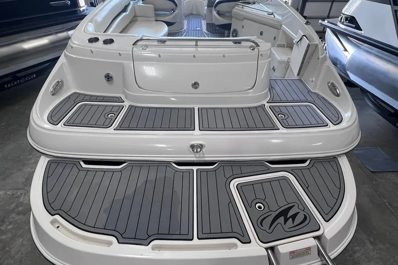 Slide: The Image of 2007 Monterey 248LS Montura Bowrider boat with sleek deck design in a showroom. - 9