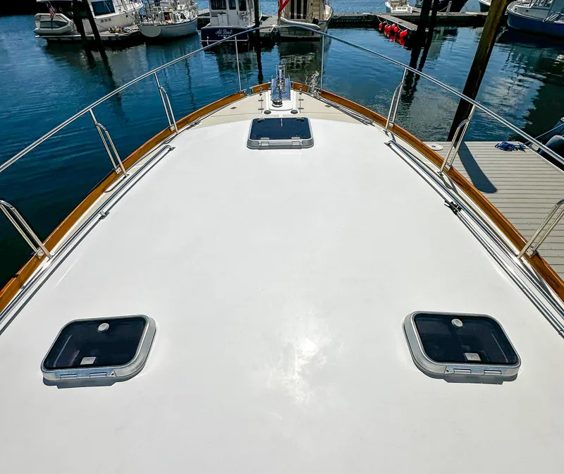 Slide: The Image of Bow deck of a 2000 Grand Banks Eastbay 43 Ex yacht at a marina. - 20