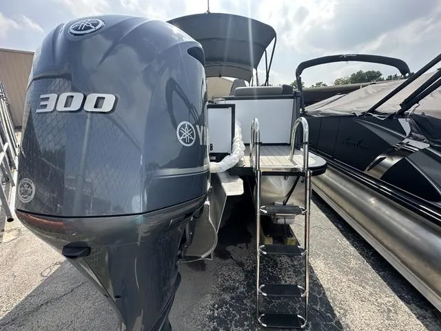 Slide: The Image of Avalon Catalina 25' Quad Lounger 2024 - 45