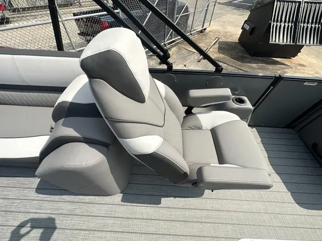 Slide: The Image of Avalon Catalina 25' Quad Lounger 2024 - 25