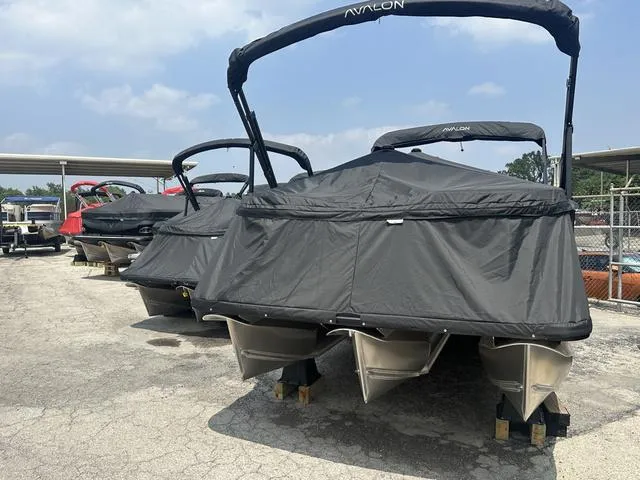 Slide: The Image of Avalon Catalina 25' Quad Lounger 2024 - 5