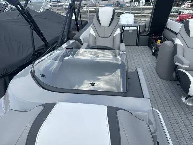 Slide: The Image of Avalon Catalina 25' Quad Lounger 2024 - 43