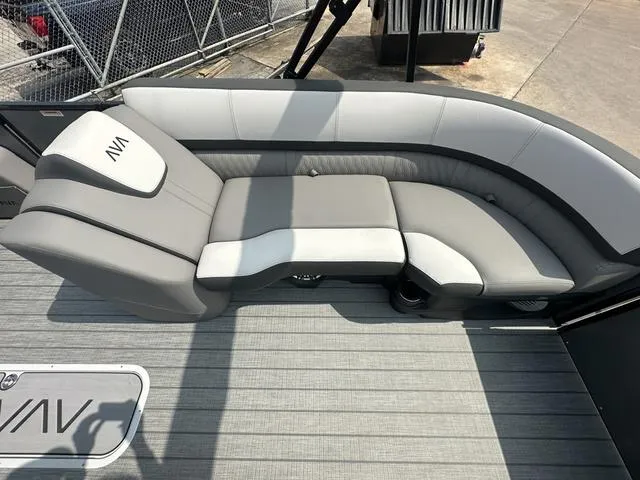 Slide: The Image of Avalon Catalina 25' Quad Lounger 2024 - 35