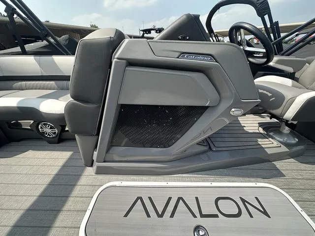 Slide: The Image of Avalon Catalina 25' Quad Lounger 2024 - 31