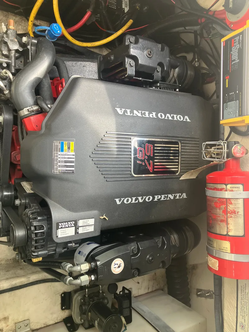 Slide: The Image of Volvo Penta 5.7 GXi engine in 2006 Monterey 263 ES boat. - 23