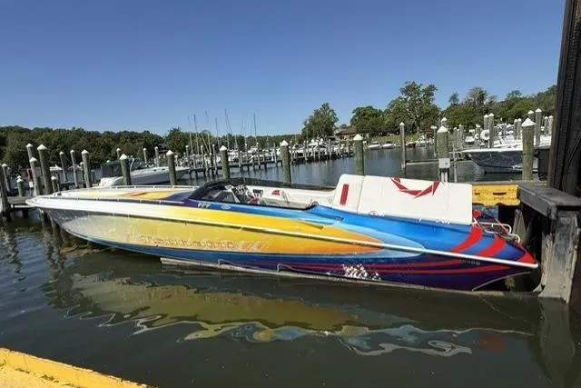 The Image of Colorful 2000 Fountain 47 Lightning speedboat docked at marina. - 0