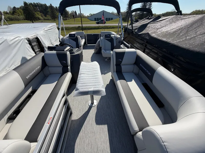 Slide: The Image of Interior of 2026 Bennington S-1 22 SSR TWIN TUBE pontoon boat. - 6