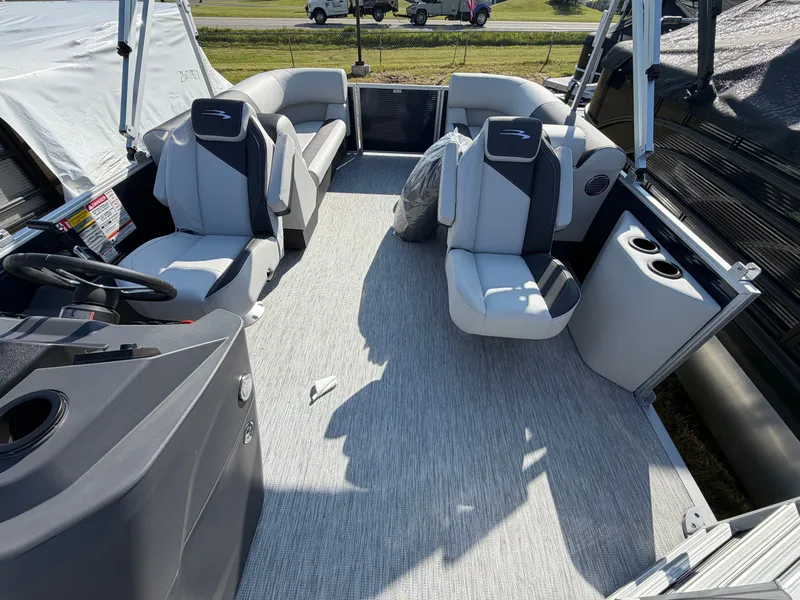 Slide: The Image of Interior of 2026 Bennington S-1 22 SSR TWIN TUBE pontoon boat. - 7