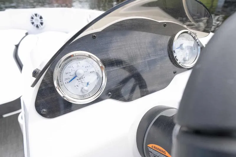 Slide: The Image of Dashboard of Stingray 182 SC boat, model year 2026. - 4