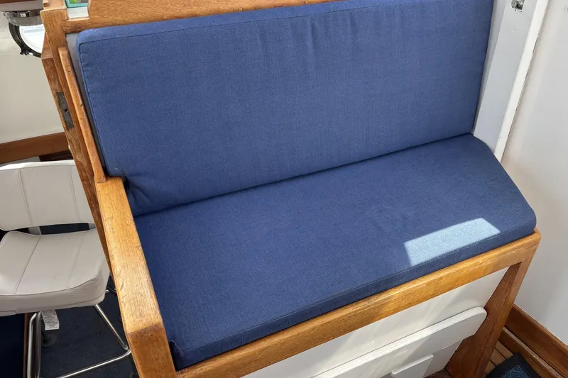 Slide: The Image of Roughwater 35 - Companion Seating - 10