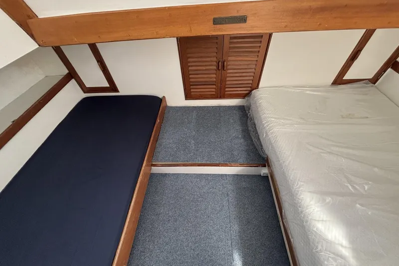 Slide: The Image of Roughwater 35 - Aft Cabin - 7