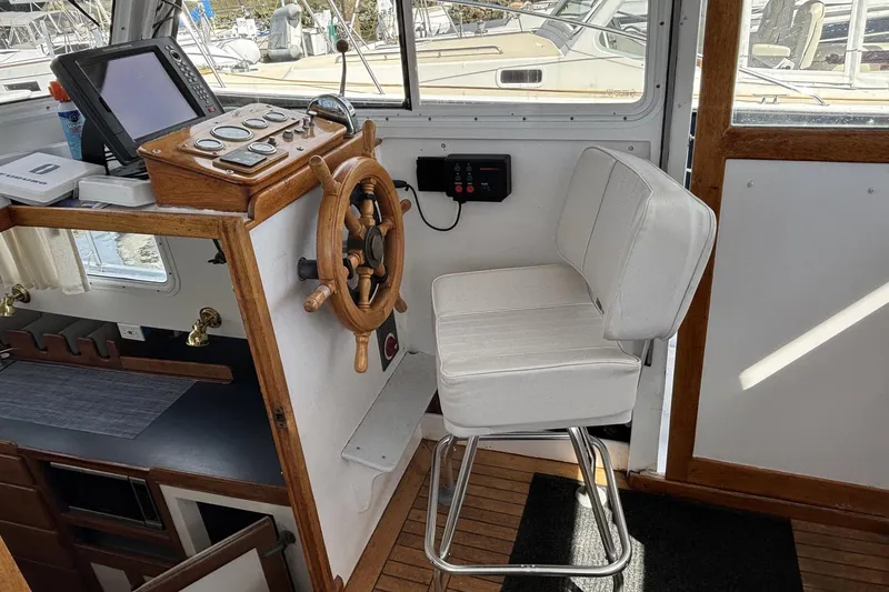 Slide: The Image of Roughwater 35 - Helm - 9