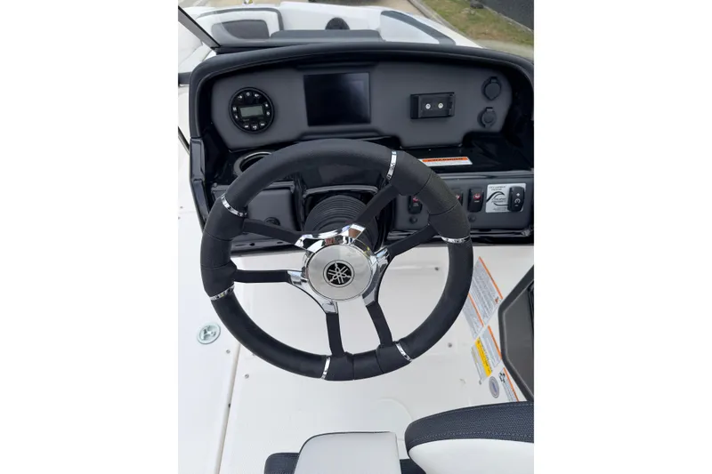 Slide: The Image of Steering wheel of 2026 Yamaha Boats AR195 with dashboard. - 15