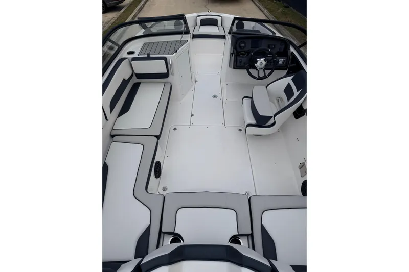 Slide: The Image of Interior of 2026 Yamaha Boats AR195 with modern seating. - 8