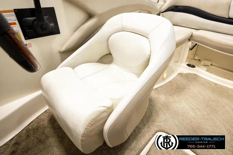 Slide: The Image of White captain's chair in 2007 Glastron GXL 205 boat interior. - 31