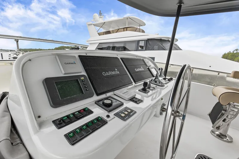 Slide: The Image of Cockpit of 2004 Queenship 76 Baretta yacht with Garmin navigation system. - 30