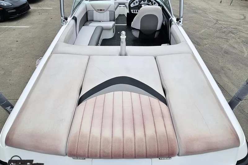 Slide: The Image of 2005 MasterCraft X-2 boat interior with white and gray seating, dashboard, and open layout. - 31