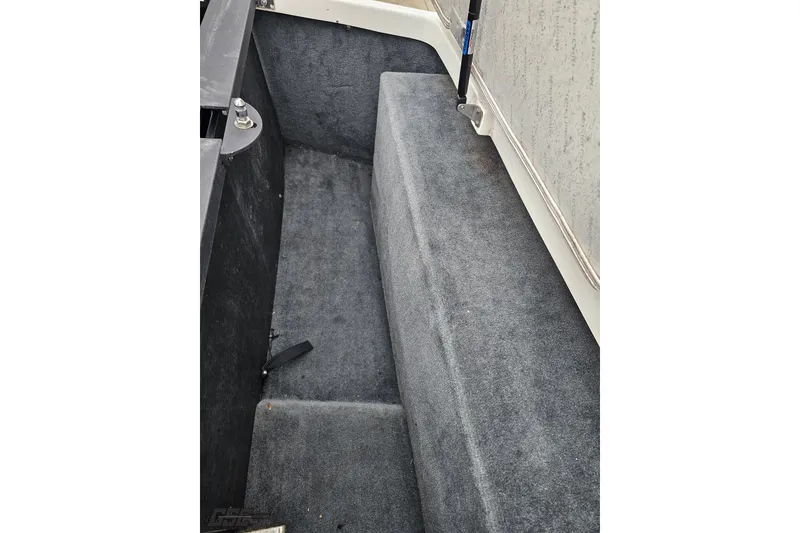 Slide: The Image of 2005 MasterCraft X-2 interior with gray carpeted seating area. - 86