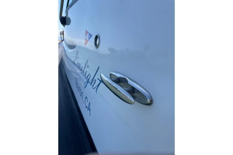 Slide: The Image of Side view of a 2006 Protector Targa 28 boat with "Limelight" text. - 55