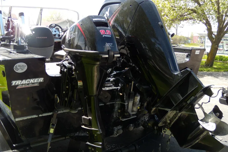 Slide: The Image of 2016 Tracker Targa V-18 WT boat with Mercury 9.9 ProKicker outboard motor. - 12