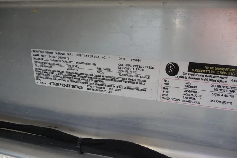 Slide: The Image of Label on North River 2700s 2025 trailer, detailing weight and tire specifications. - 21