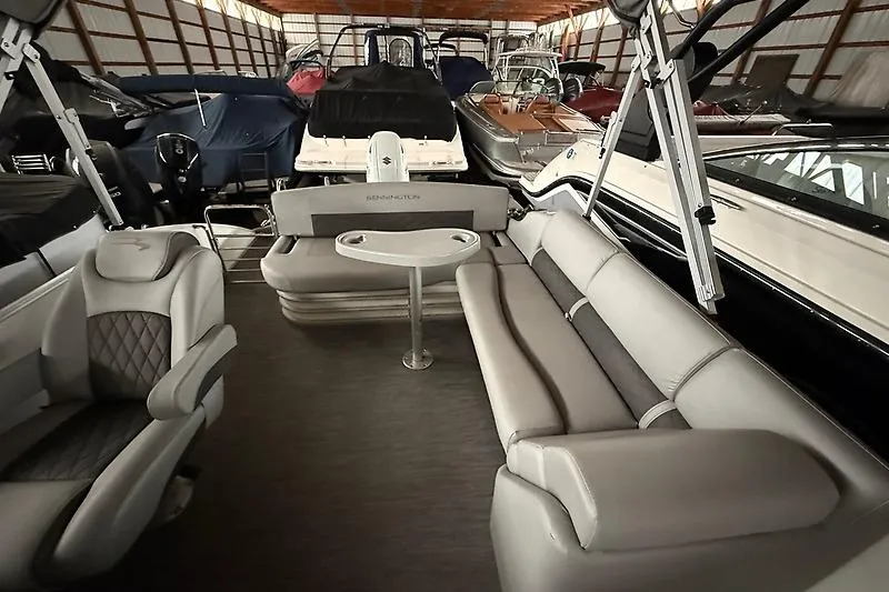 Slide: The Image of Interior of a 2021 Bennington 25 SSBXSD pontoon boat in storage. - 14