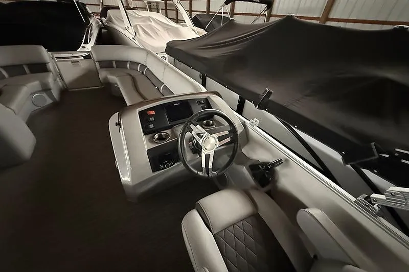 Slide: The Image of Interior of a 2021 Bennington 25 SSBXSD pontoon boat with modern helm and seating. - 16