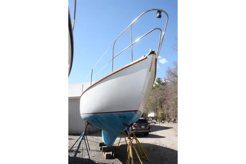 Slide: The Image of Cape Dory 27 1983 - 6