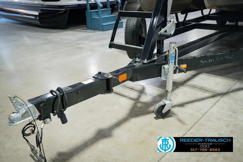 Slide: The Image of Trailer hitch of a 2022 Bennington 23 LTSB pontoon boat at Reeder Trausch Marine. - 67