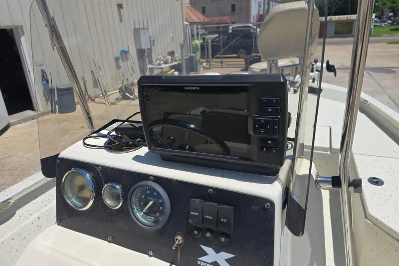 Slide: The Image of Console of 2016 Xpress H20B Bay boat with Garmin navigation system. - 10