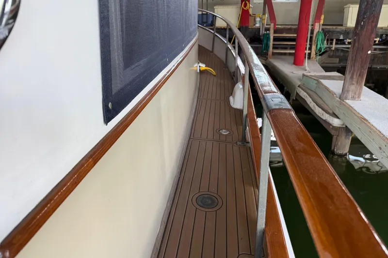 Slide: The Image of Grand Banks 32 - 6