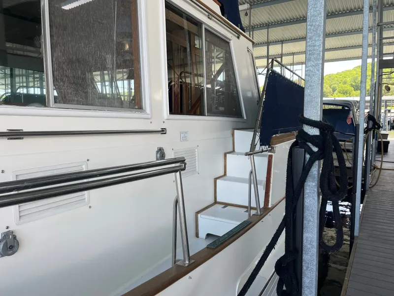 The Image of Grand Banks 49 Motor Yacht 1987 - 0