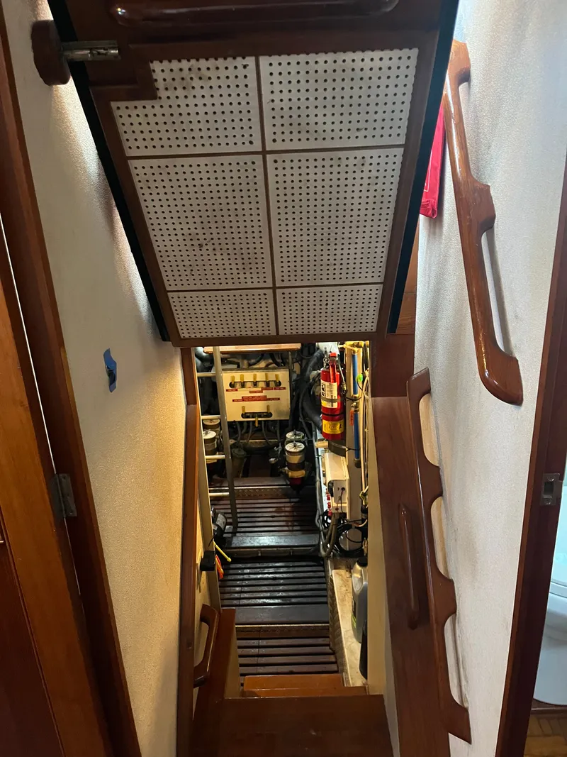 Slide: The Image of Grand Banks 49 Motor Yacht 1987 - 21