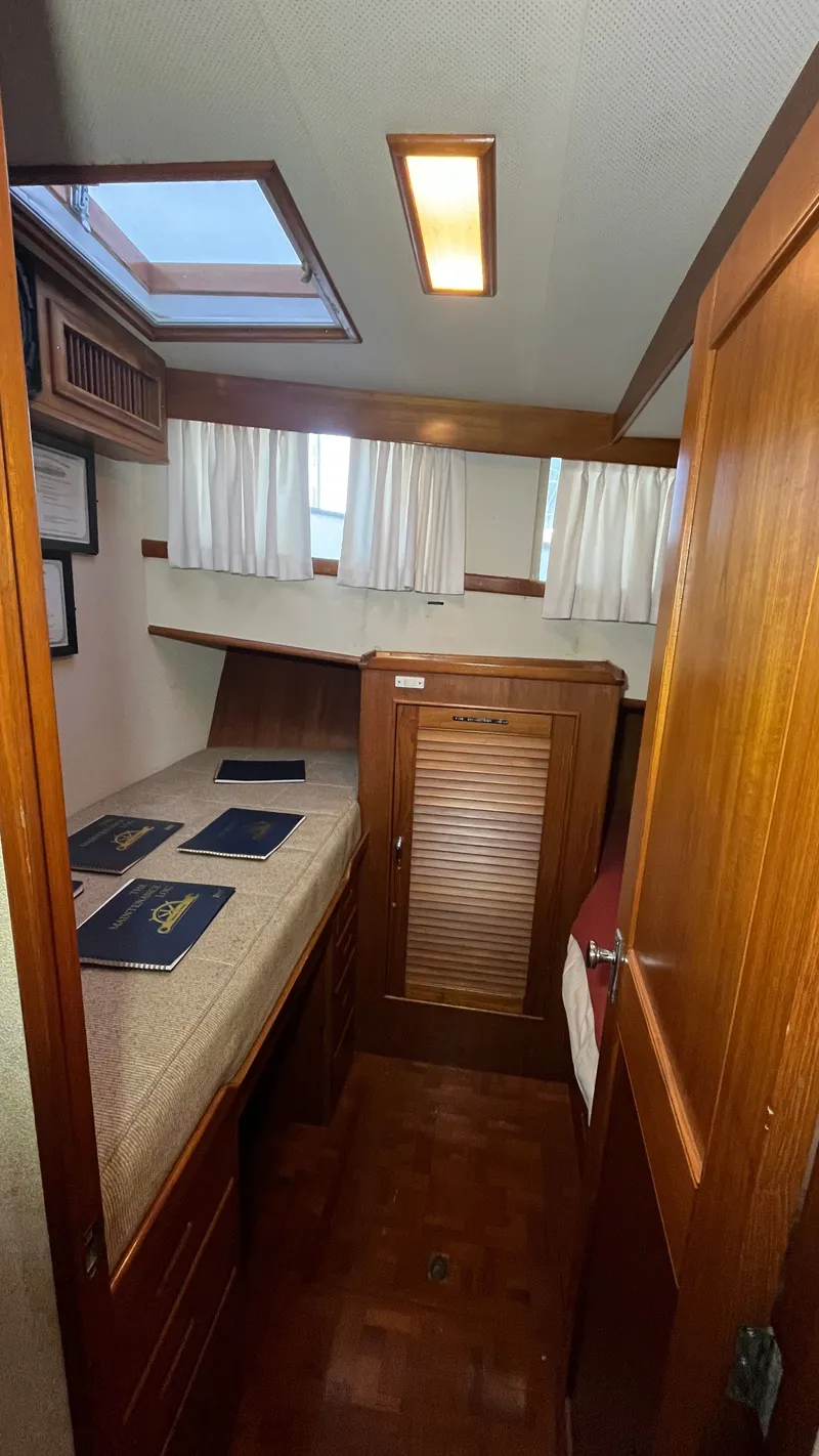 Slide: The Image of Grand Banks 49 Motor Yacht 1987 - 30