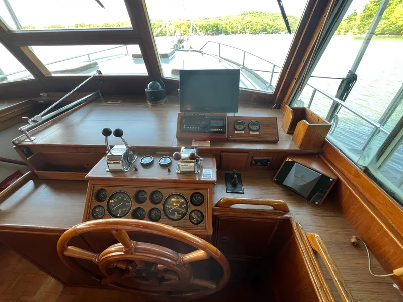 Slide: The Image of Grand Banks 49 Motor Yacht 1987 - 31