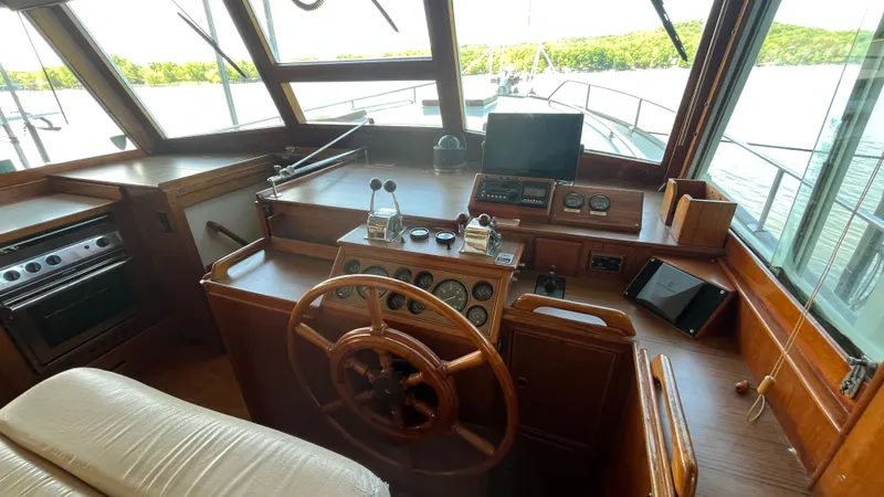 Slide: The Image of Grand Banks 49 Motor Yacht 1987 - 33