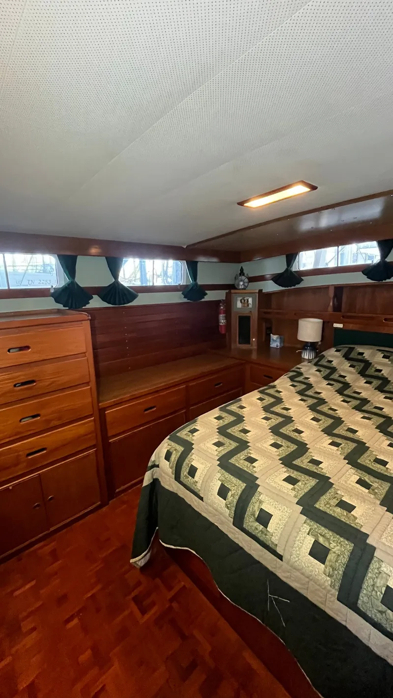 Slide: The Image of Grand Banks 49 Motor Yacht 1987 - 38