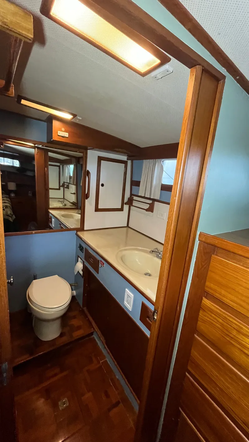 Slide: The Image of Grand Banks 49 Motor Yacht 1987 - 42