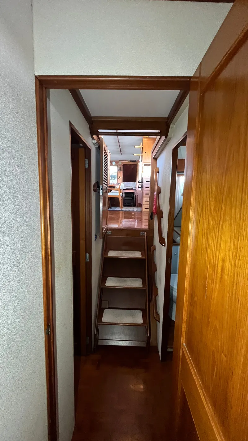 Slide: The Image of Grand Banks 49 Motor Yacht 1987 - 62