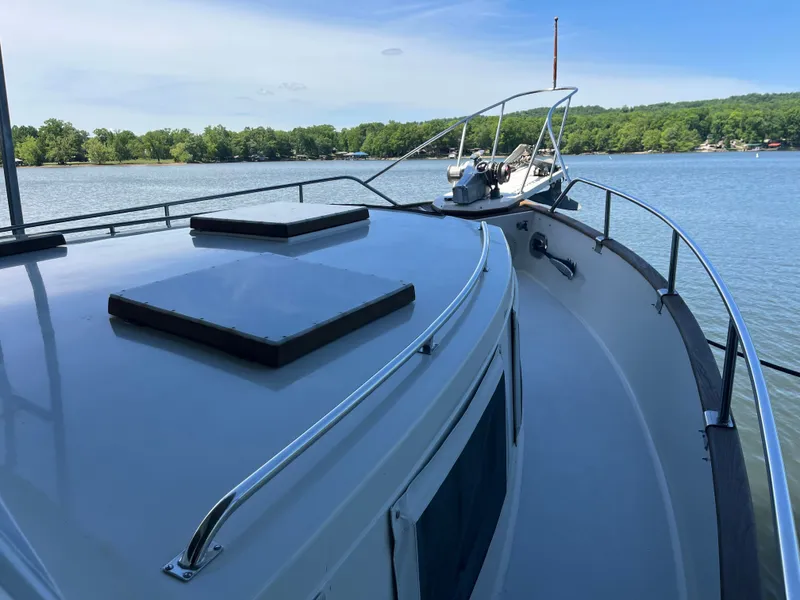Slide: The Image of Grand Banks 49 Motor Yacht 1987 - 7