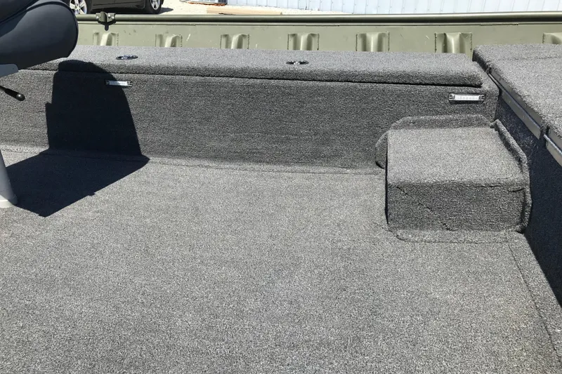 Slide: The Image of 1992 Alweld 1856VV Large Vee Bottom boat interior with gray carpeted flooring. - 14