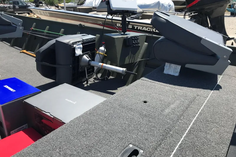 Slide: The Image of 1992 Alweld 1856VV Large Vee Bottom boat interior with equipment and seating. - 20