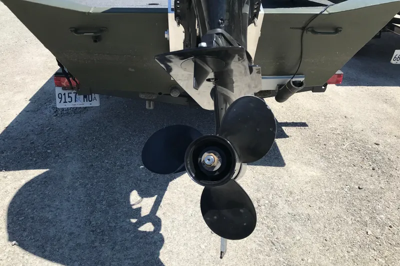Slide: The Image of Propeller of a 1992 Alweld 1856VV Large Vee Bottom boat on a trailer. - 33